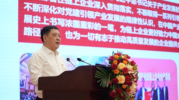江西省銅產(chǎn)業(yè)鏈黨委書記，江銅集團(tuán)黨委書記、董事長(zhǎng)鄭高清作報(bào)告 - 副本.jpg